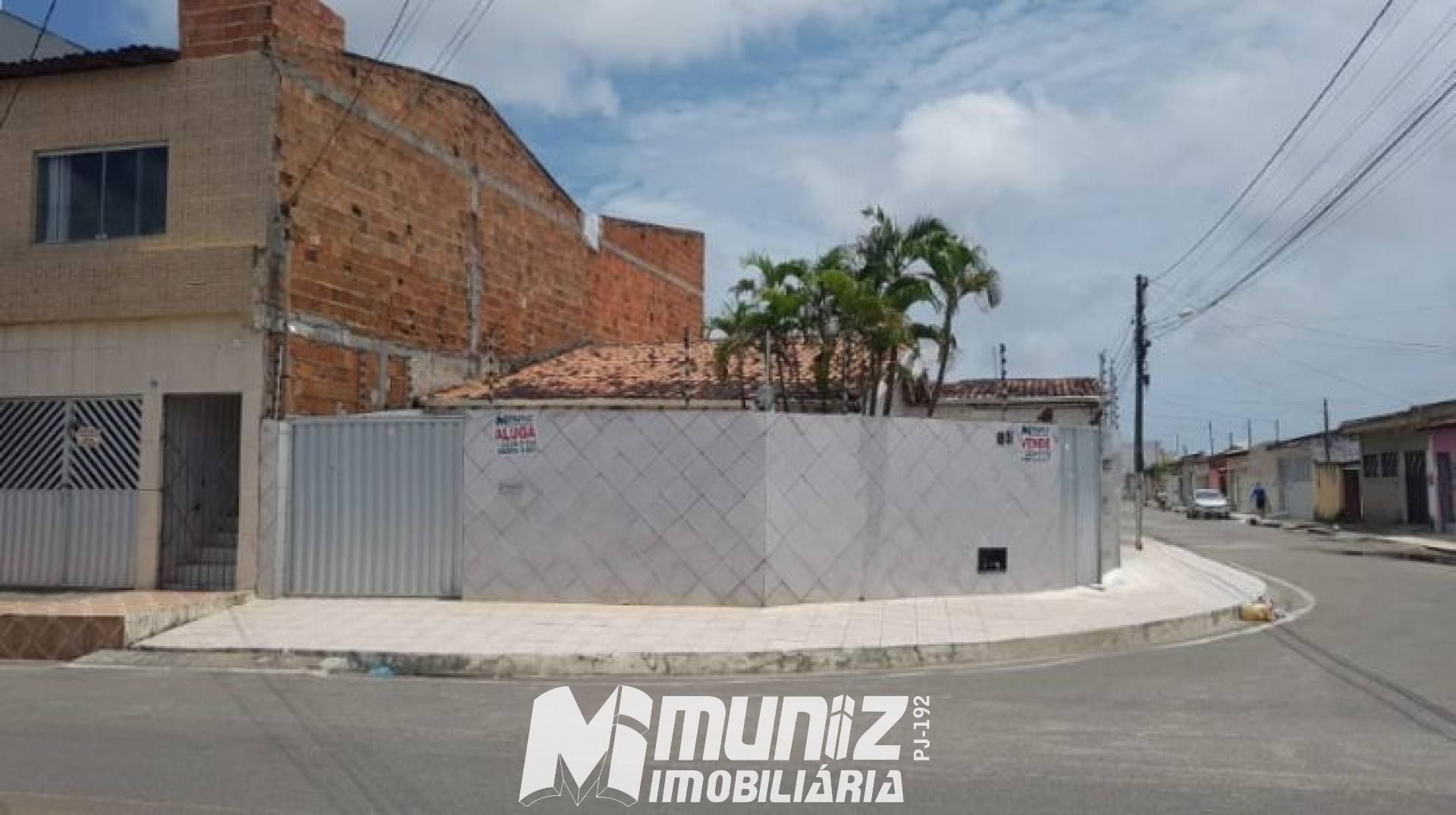 VENDE-SE CASA DE ESQUINA  PRÓX AO TERMINAL - MARCOS FREIRE II