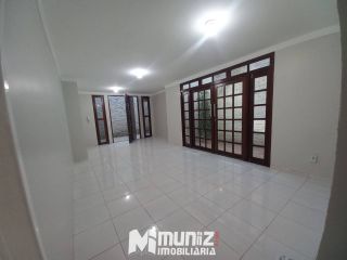 Casa Ampla Disponível Para Aluguel Na Rua Luiz Carlos De Aguiar Machado