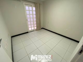 ALUGA-SE CASA RUA AUGUSTO LUZ