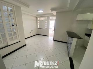 ALUGA-SE CASA RUA AUGUSTO LUZ