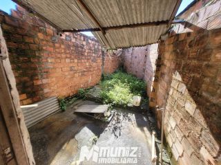 VENDE-SE CASA NA PRAÇA DE MARUIM