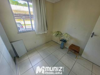Apartamento com Varanda à Venda no Recanto das Árvores – Desocupado e Pronto para Morar!