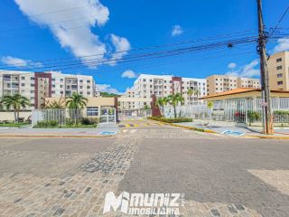 Apartamento com Varanda à Venda no Recanto das Árvores – Desocupado e Pronto para Morar!