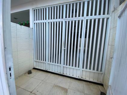 ALUGA-SE CASA (PARTE SUPERIOR) CONJ. CASTELO BRANCO - BAIRRO PONTO NOVO