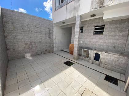 ALUGA-SE CASA (PARTE SUPERIOR) CONJ. CASTELO BRANCO - BAIRRO PONTO NOVO