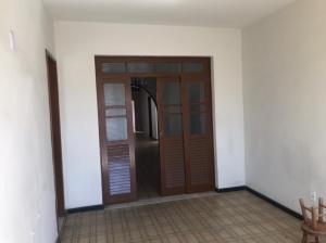 VENDE-SE CASA TERREA NA RUA BAHIA PROX AO CRUZAMENTO DA AV SÃO PAULO6