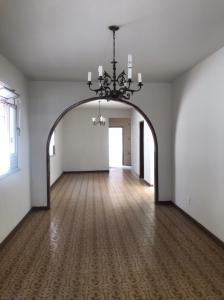 VENDE-SE CASA TERREA NA RUA BAHIA PROX AO CRUZAMENTO DA AV SÃO PAULO6