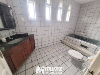 Casa Ampla Com 2 Pavimentos Disponível Para Aluguel No Bairro Ponto Novo