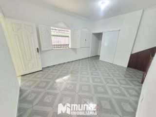 Casa Ampla Com 2 Pavimentos Disponível Para Aluguel No Bairro Ponto Novo