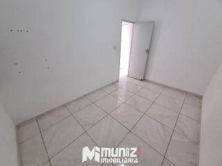 Apartamento Para Alugar com 3 quartos No Condomínio Alcebiades