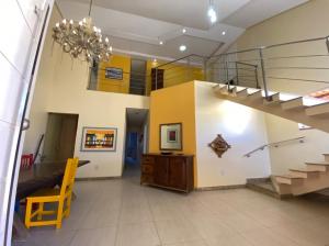VENDE-SE CASA NA RUA WALDEMAR SILVA CARVALHO
