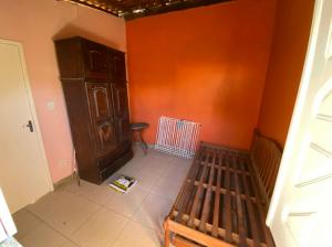 VENDE-SE CASA NA RUA WALDEMAR SILVA CARVALHO