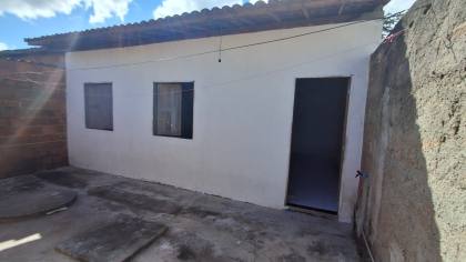 Casa Disponível Para Aluguel No Loteamento Jardim Mariana - Casa Do Fundo