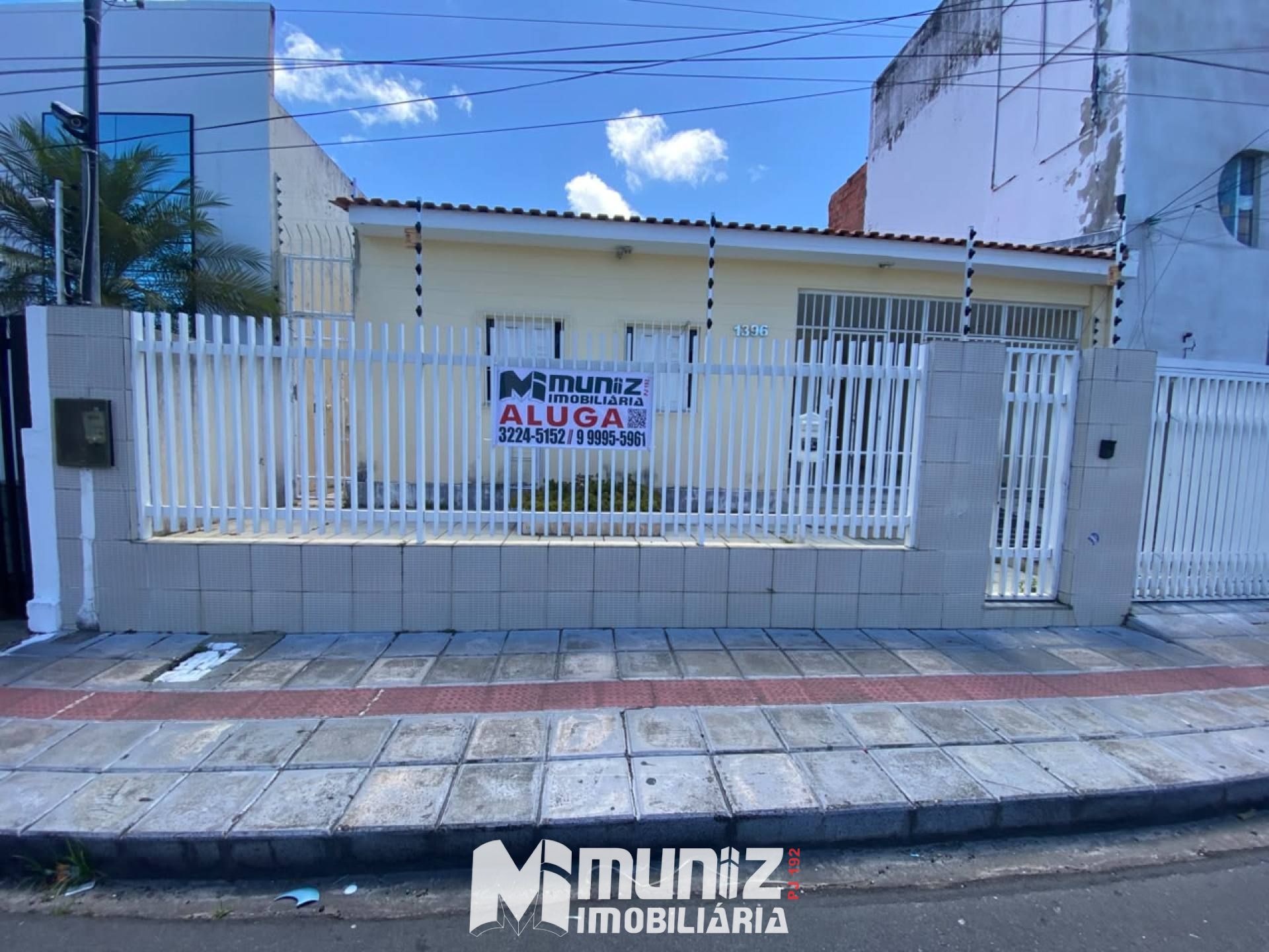 ALUGA-SE CASA C/2 PAVIMENTOS NA RUA LAGARTO