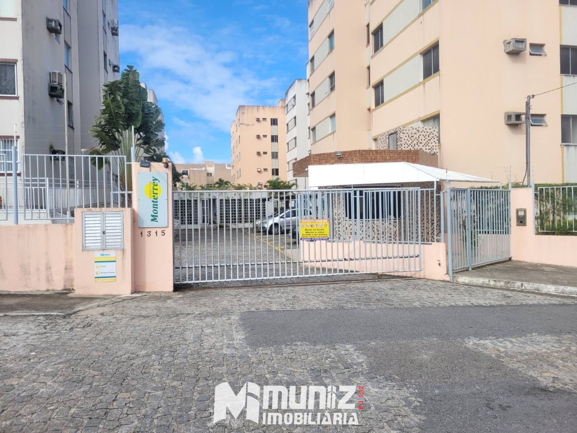 Apartamento Para Alugar com 3 quartos 1 suíte no Condomínio Monterrey- Suíssa