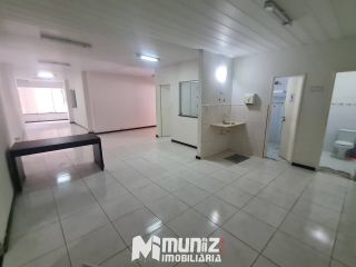 Ponto Comercial Amplo Disponível Para Aluguel No Bairro São José