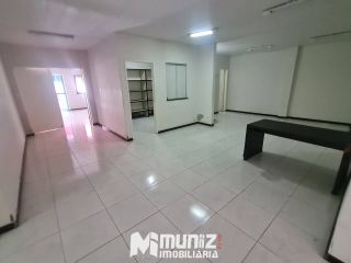 Ponto Comercial Amplo Disponível Para Aluguel No Bairro São José