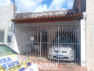 VENDE-SE CASA RUA PERNANBUCO - S. CAMPOS