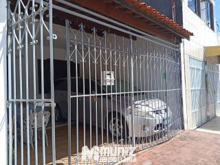 VENDE-SE CASA RUA PERNANBUCO - S. CAMPOS