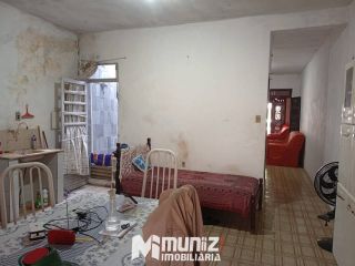 VENDE-SE CASA RUA PERNANBUCO - S. CAMPOS