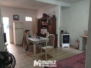 VENDE-SE CASA RUA PERNANBUCO - S. CAMPOS