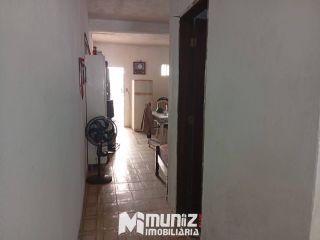 VENDE-SE CASA RUA PERNANBUCO - S. CAMPOS