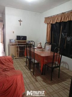 VENDE-SE CASA RUA PERNANBUCO - S. CAMPOS