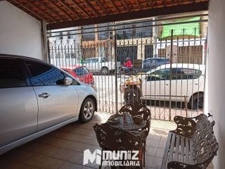 VENDE-SE CASA RUA PERNANBUCO - S. CAMPOS