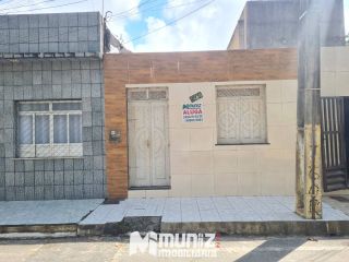Casa Para Alugar com 2 quartos Na Rua Filadelfo Dorea - Bairro Industrial