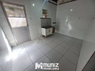 Casa Para Alugar com 2 quartos Na Rua Filadelfo Dorea - Bairro Industrial