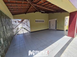 VEMDE-SE CASA NA RUA PEDRO LISBOA