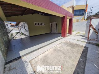 VEMDE-SE CASA NA RUA PEDRO LISBOA