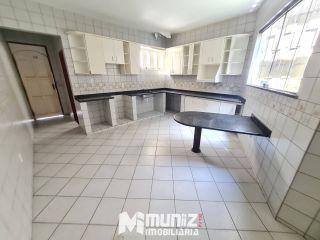 VEMDE-SE CASA NA RUA PEDRO LISBOA