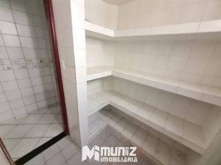 VEMDE-SE CASA NA RUA PEDRO LISBOA