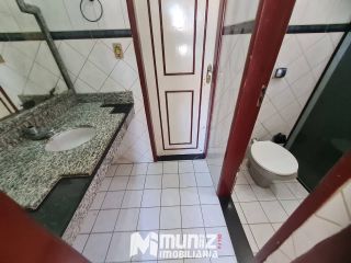 VEMDE-SE CASA NA RUA PEDRO LISBOA