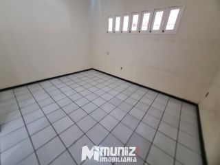 VEMDE-SE CASA NA RUA PEDRO LISBOA