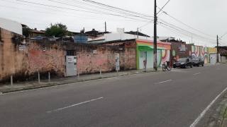 VENDE-SE CASA NA RUA GUMERCINDO BERSA
