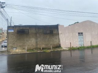 VENDE-SE CASA NA RUA GUMERCINDO BERSA - SANTO ANTONIO.