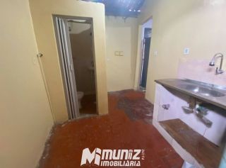 VENDE-SE CASA NA RUA GUMERCINDO BERSA - SANTO ANTONIO.