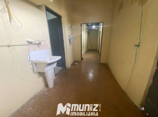 VENDE-SE CASA NA RUA GUMERCINDO BERSA - SANTO ANTONIO.