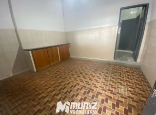 VENDE-SE CASA NA RUA GUMERCINDO BERSA - SANTO ANTONIO.