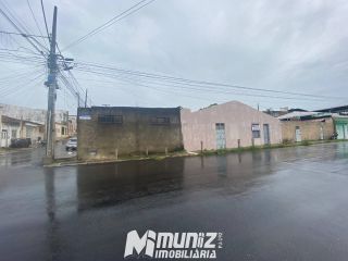 VENDE-SE CASA NA RUA GUMERCINDO BERSA - SANTO ANTONIO.