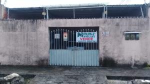VENDE-SE CASA NA RUA GUMERCINDO BERSA