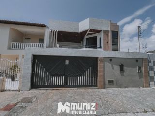 Casa Para Alugar com 3 quartos 3 suítes no bairro Grageru em Aracaju(Leia a descrição)