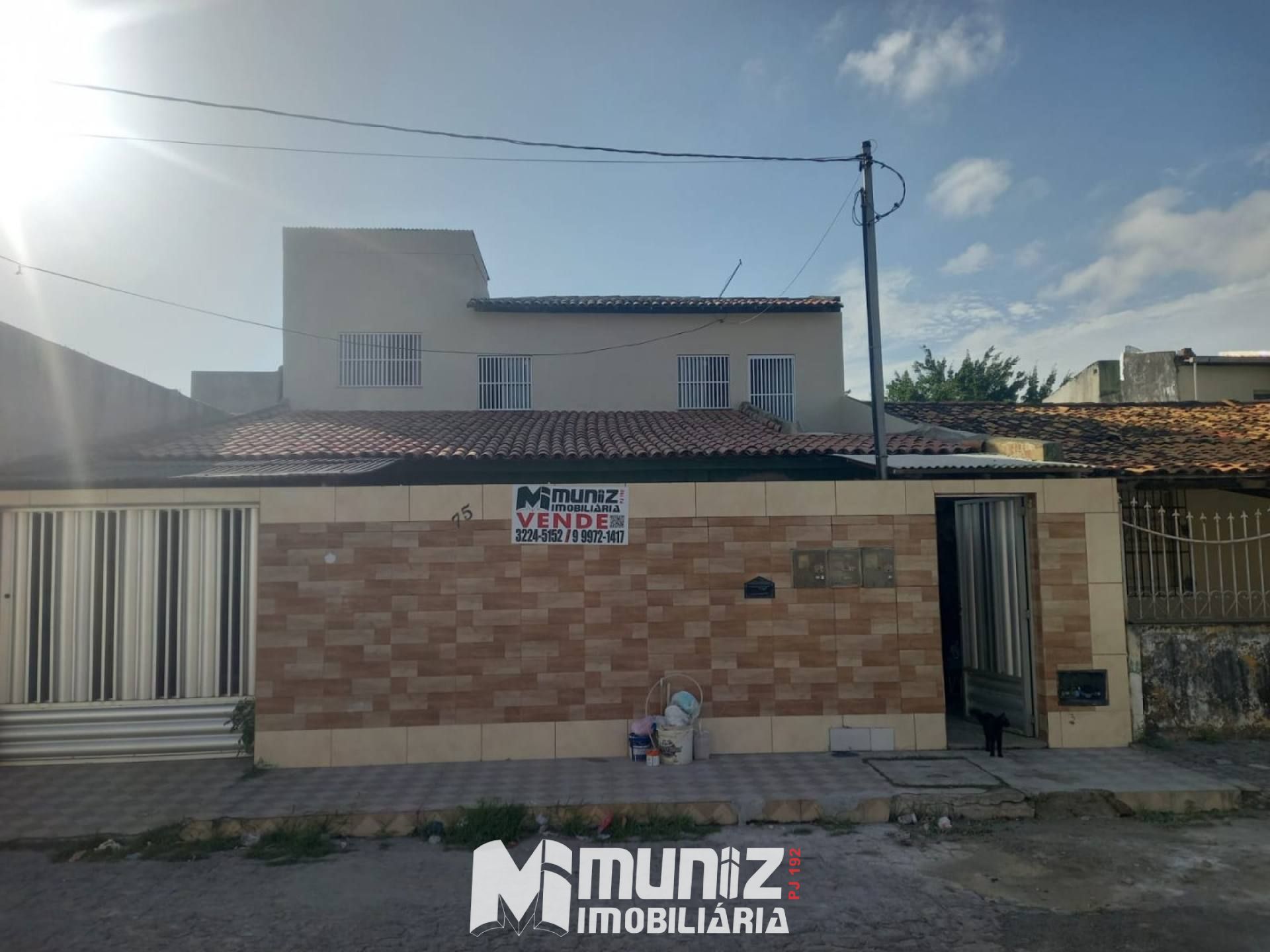 Vende-se Casa de 2 Pavimentos no Bairro Luzia