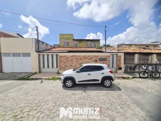 Vende-se Casa de 2 Pavimentos no Bairro Luzia