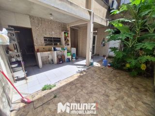 Vende-se Casa de 2 Pavimentos no Bairro Luzia