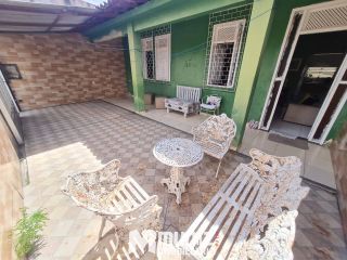 Vende-se Casa de 2 Pavimentos no Bairro Luzia