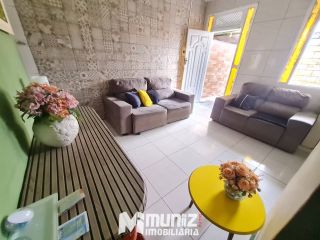 Vende-se Casa de 2 Pavimentos no Bairro Luzia