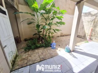 Vende-se Casa de 2 Pavimentos no Bairro Luzia